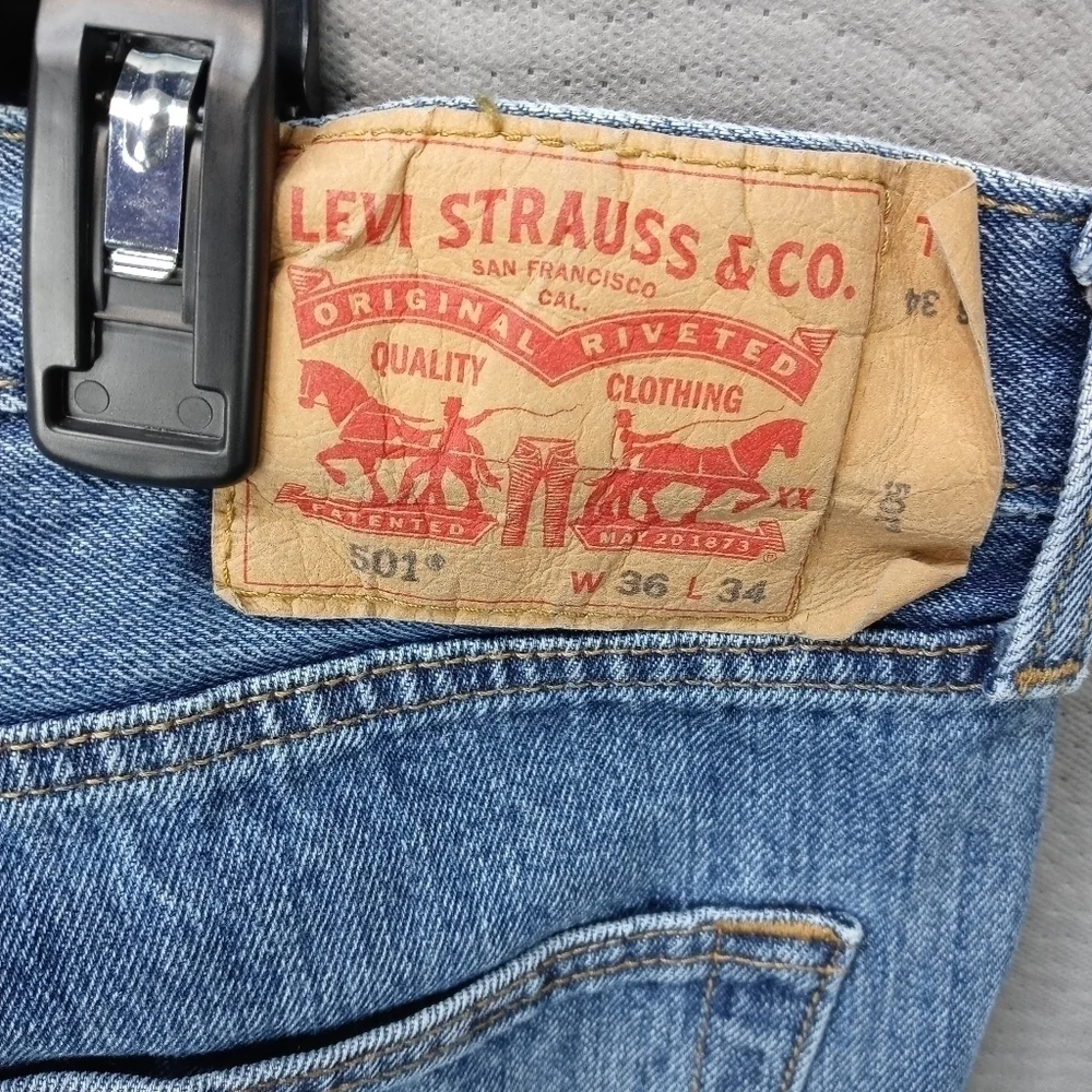 Levi's 501xx men's button fly blue jeans sz 36x34. 265 101pm